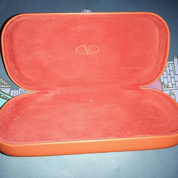 Case - Picture 2 of 2